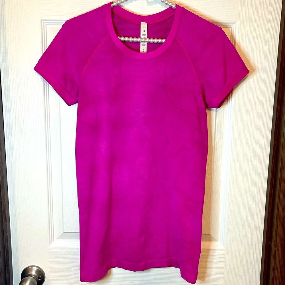 Lululemon Swiftly Tech Short-Sleeve Shirt 2.0
Marble Dye Sonic Pink